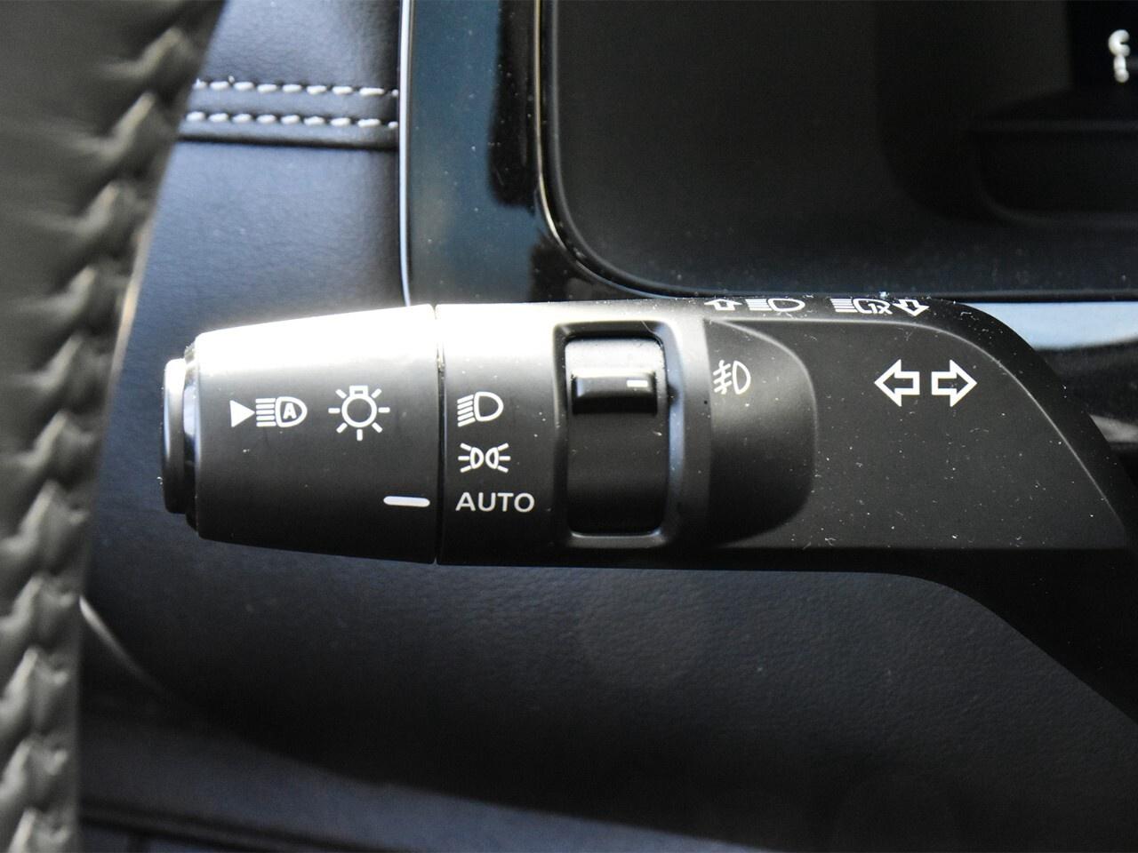 2024 Nissan Pathfinder PLATINUM, CAPTAINS CHAIRS, 2-TONE COLOUR Photo