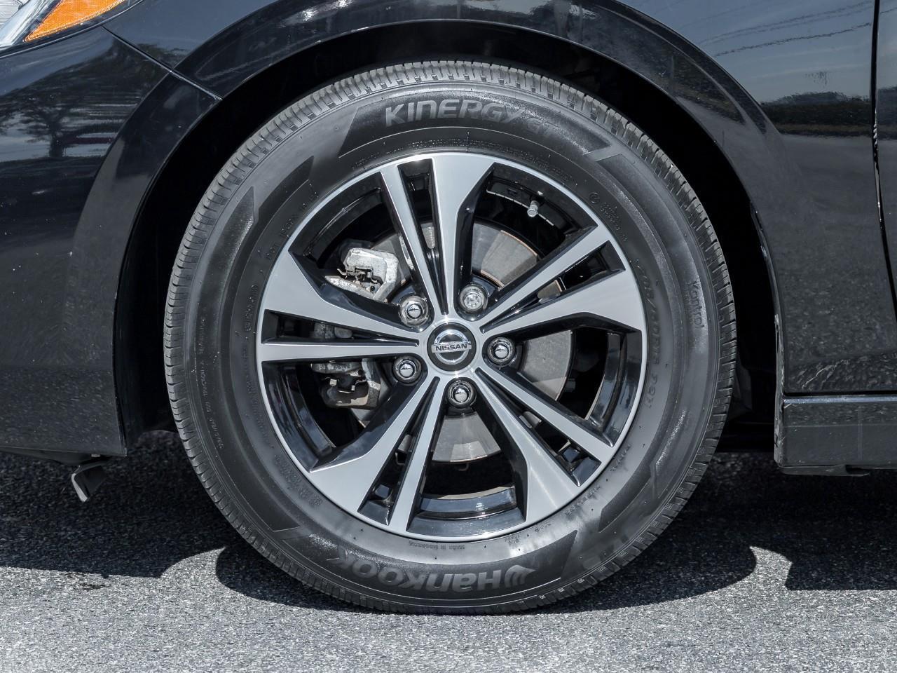 2022 Nissan Sentra SV Photo3