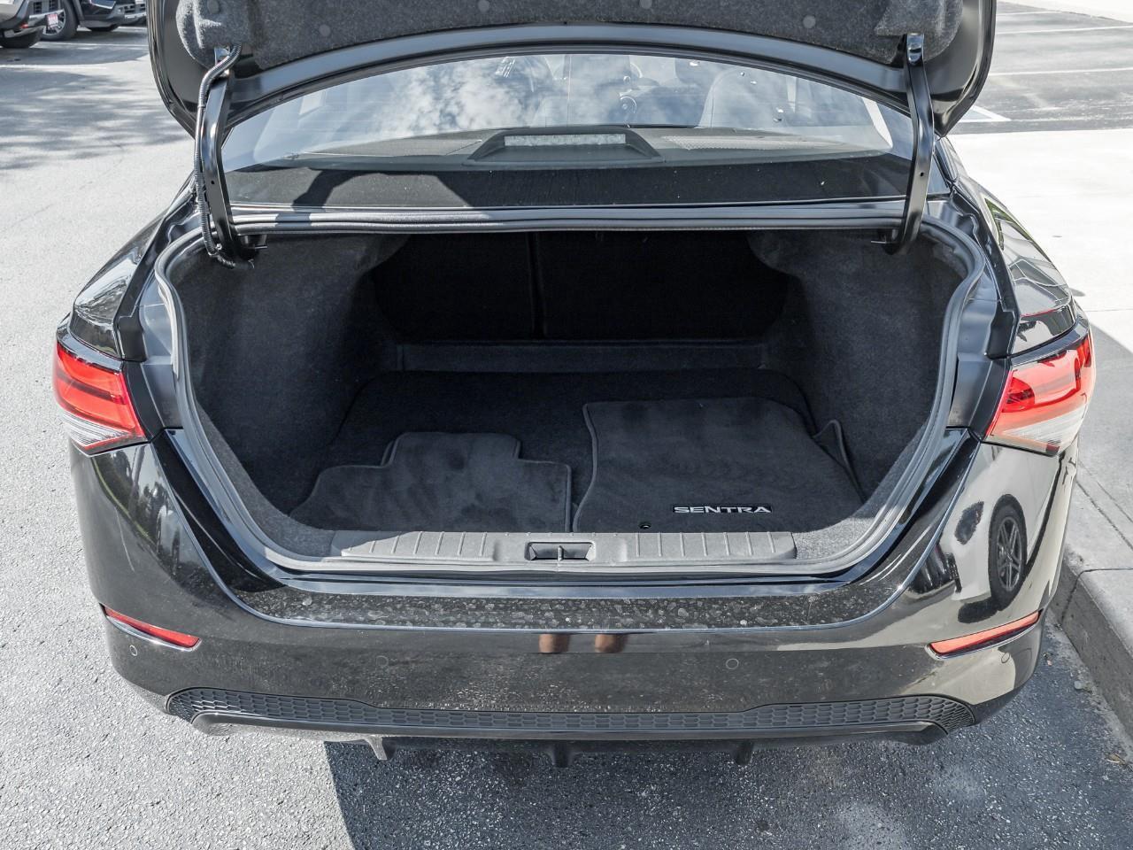 2022 Nissan Sentra SV Photo