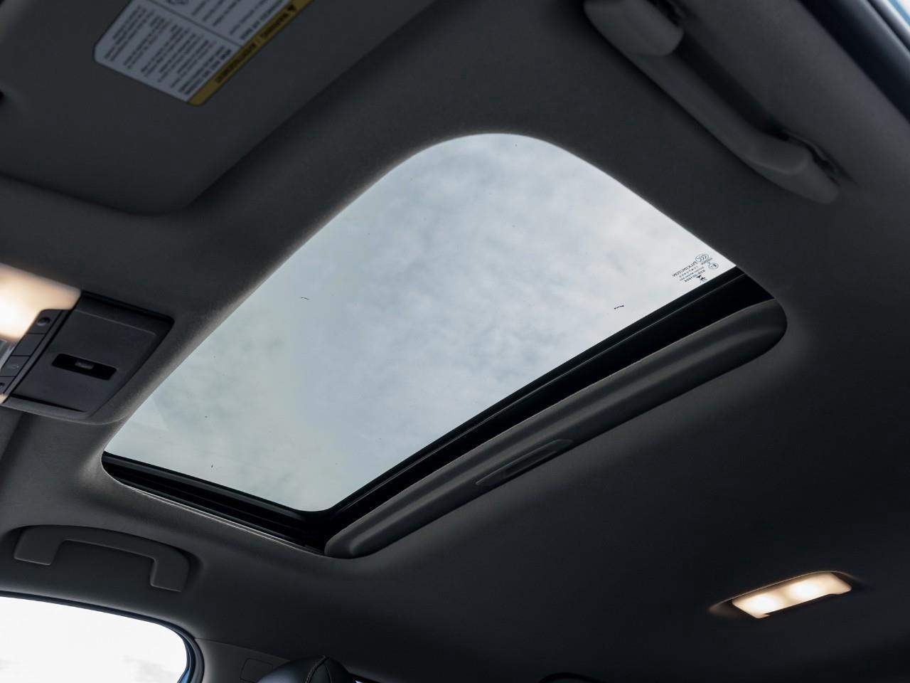 2023 Nissan Sentra SR Photo