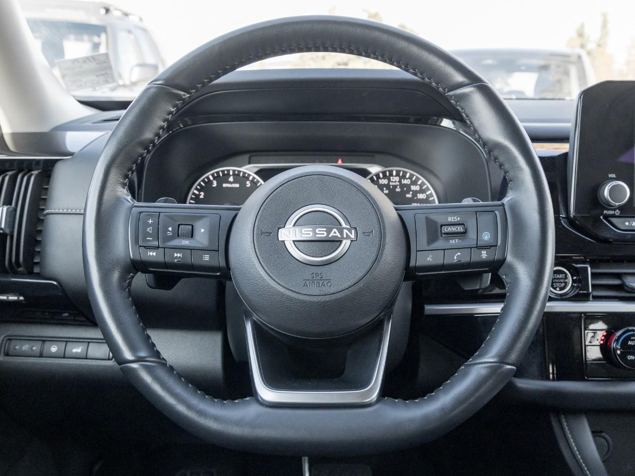 2024 Nissan Pathfinder SV Photo