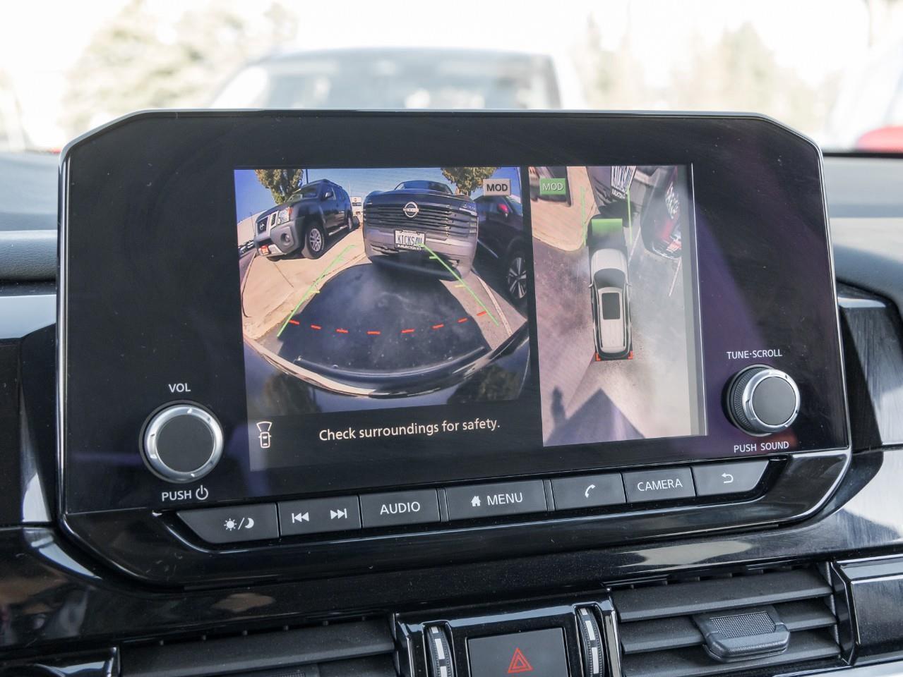 2024 Nissan Pathfinder SV Photo