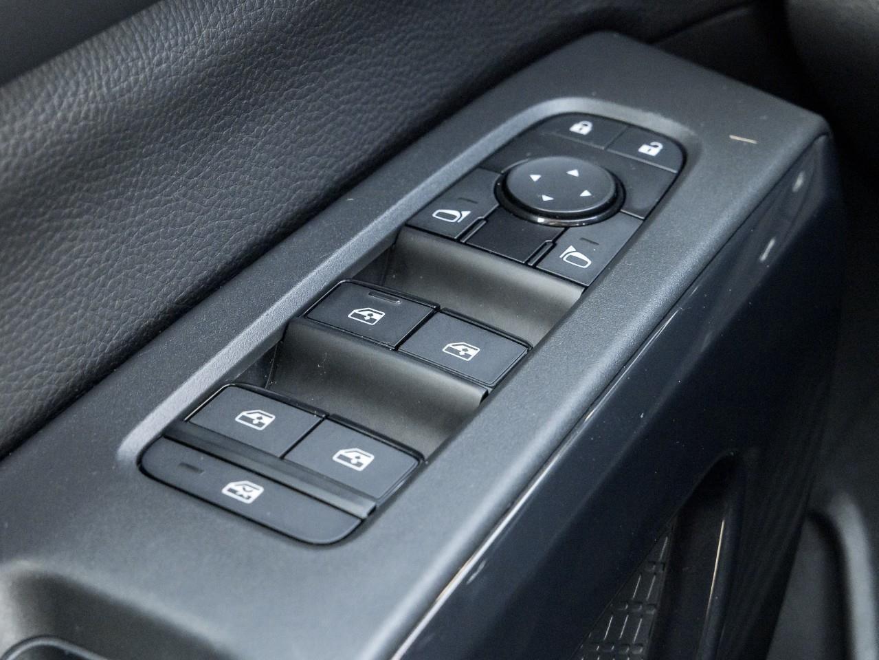 2024 Nissan Pathfinder SV Photo