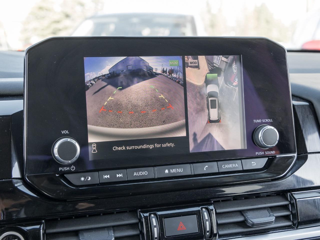 2024 Nissan Pathfinder SV Photo