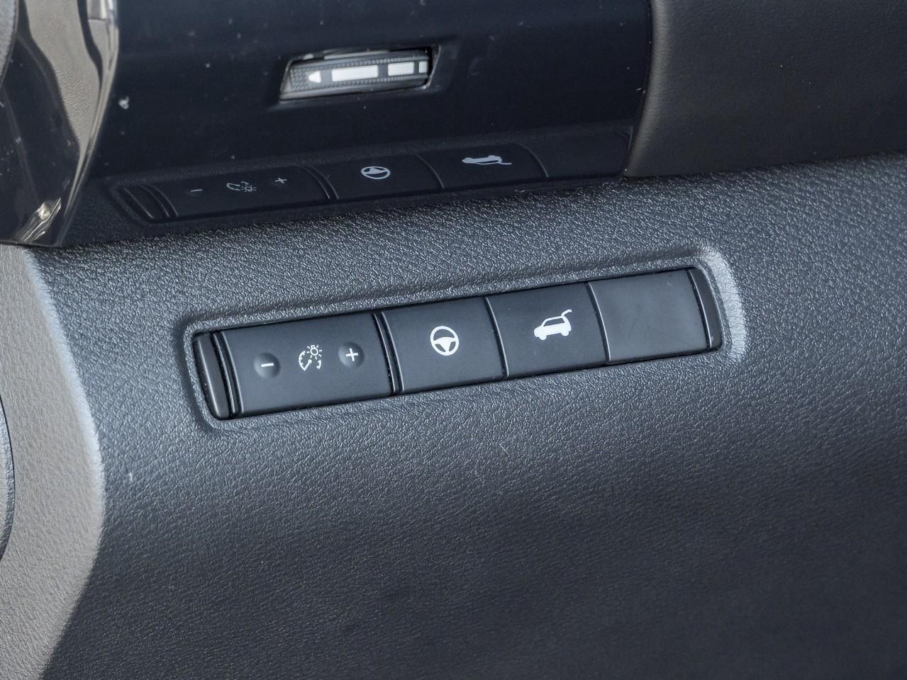 2024 Nissan Pathfinder SV Photo