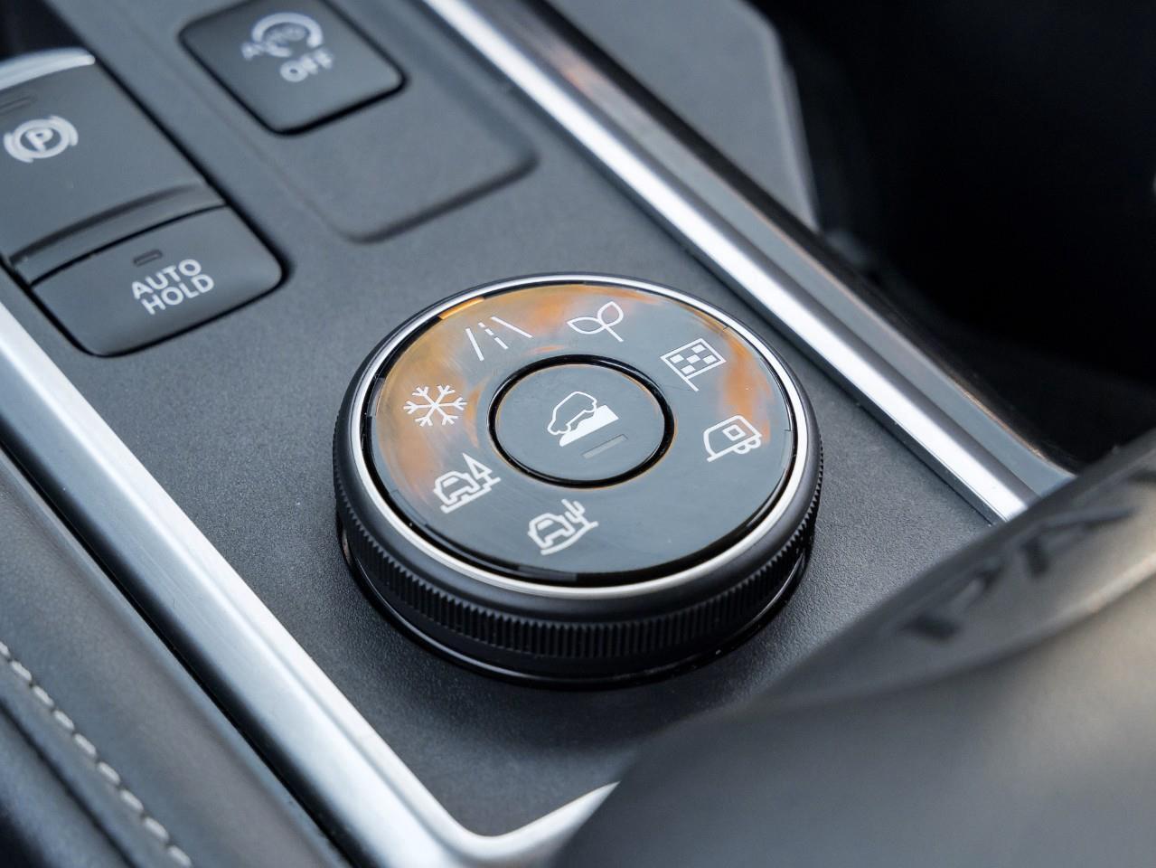 2024 Nissan Pathfinder SV Photo