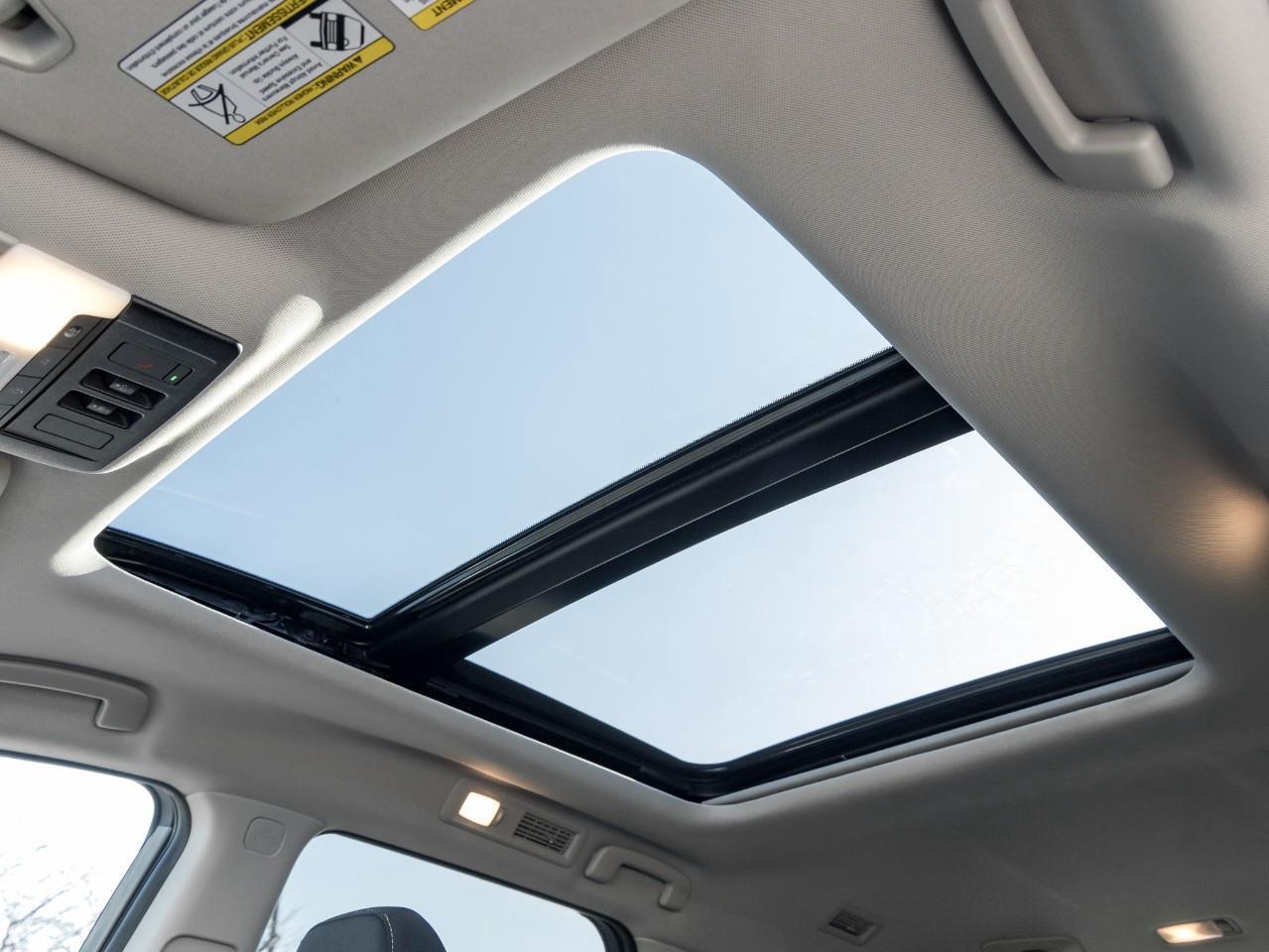 2024 Nissan Pathfinder SV Photo