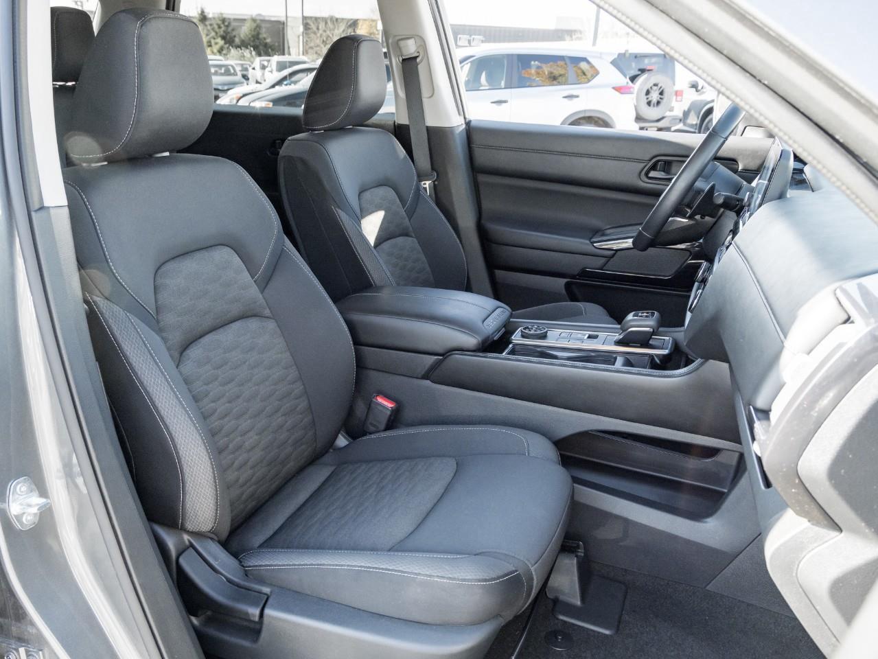 2024 Nissan Pathfinder SV Photo