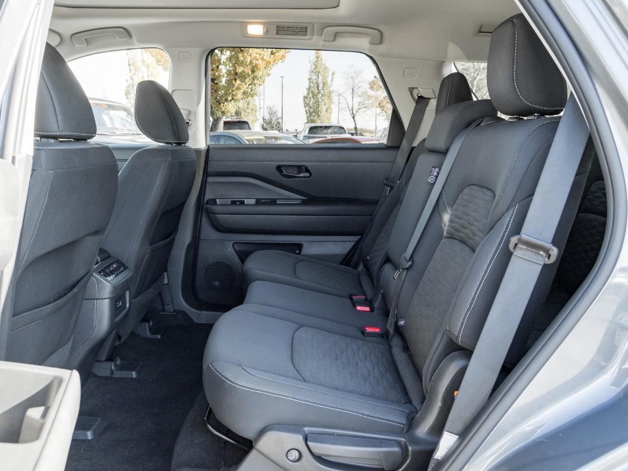 2024 Nissan Pathfinder SV Photo