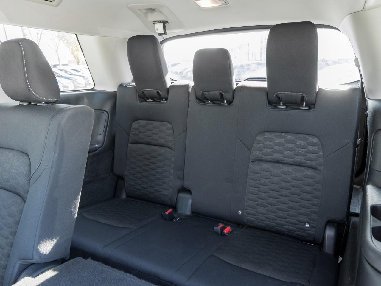 2024 Nissan Pathfinder SV Photo