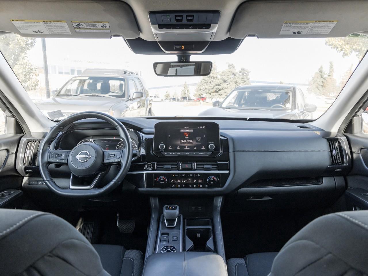 2024 Nissan Pathfinder SV Photo