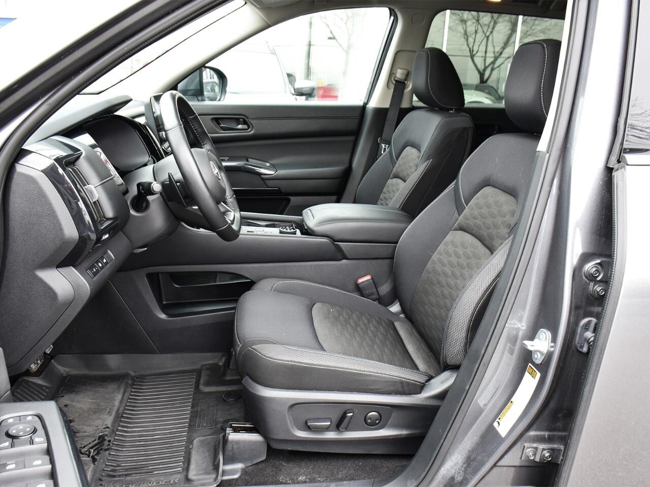 2024 Nissan Pathfinder SV, 8 PASSENGER,  POWER TAILGATE, APPLE CARPLAY Photo