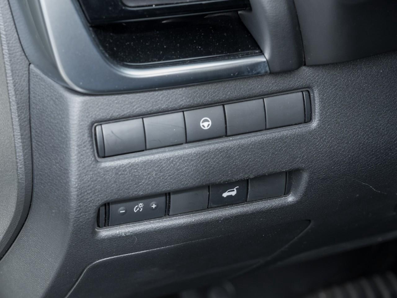 2023 Nissan Rogue SL Photo