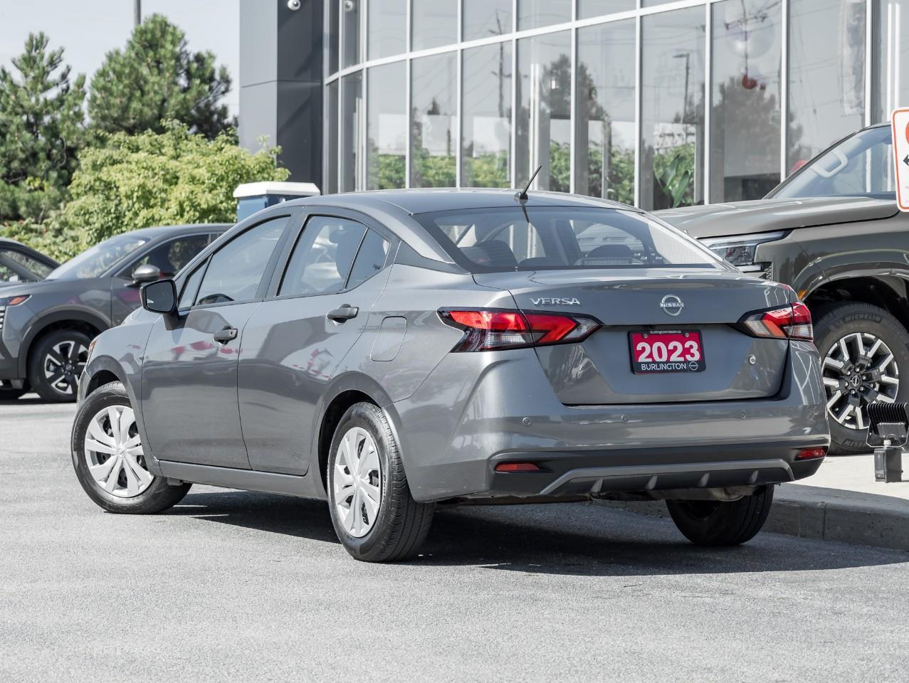 2023 Nissan Versa S Photo4