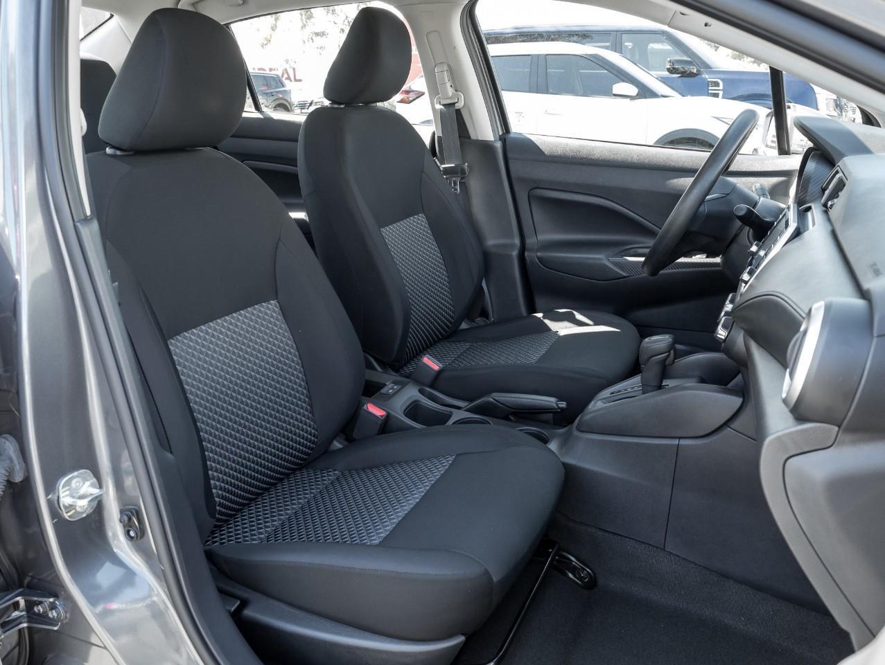 2023 Nissan Versa S Photo