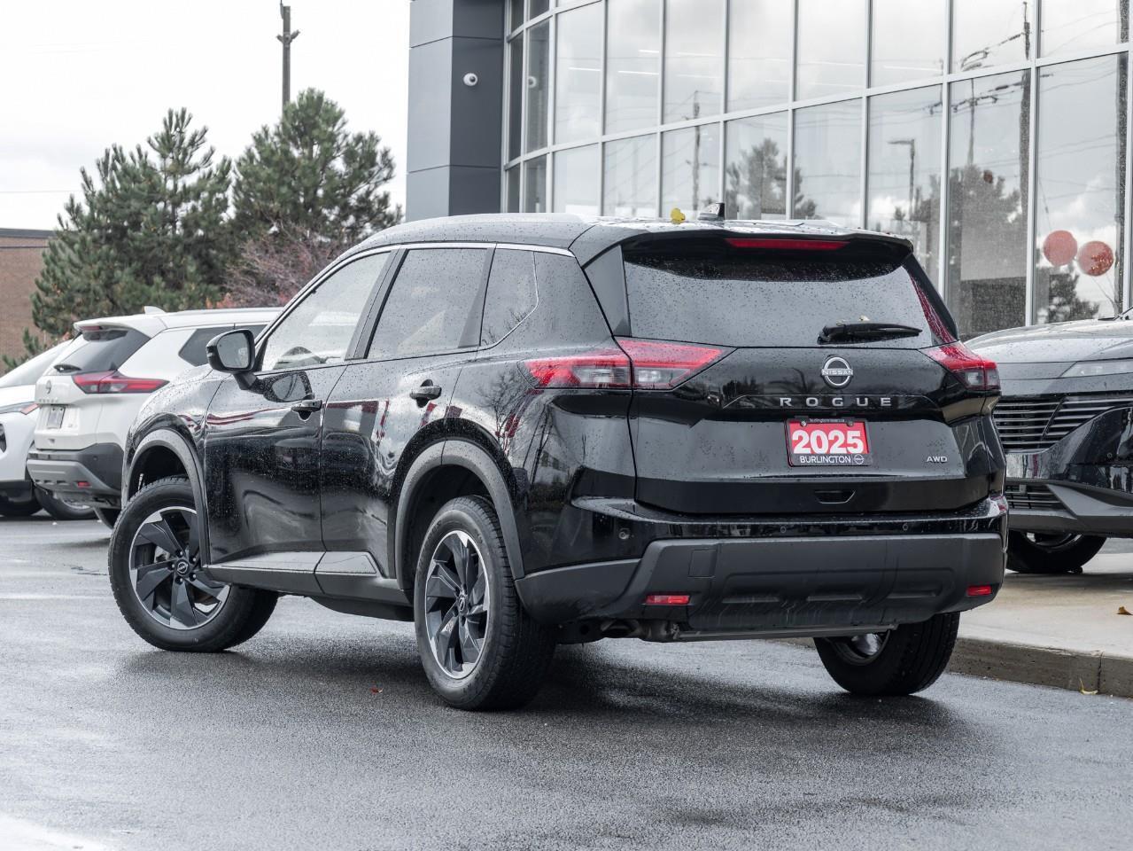2025 Nissan Rogue SV MOONROOF Photo