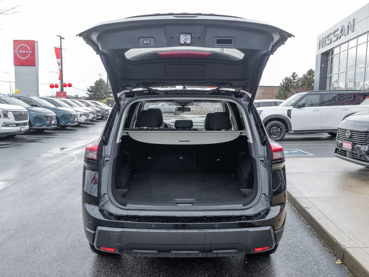 2025 Nissan Rogue SV MOONROOF Photo