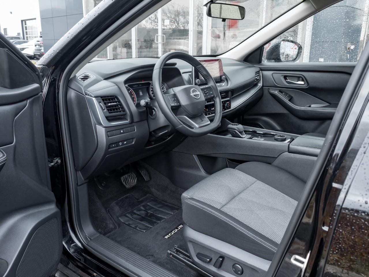 2025 Nissan Rogue SV MOONROOF Photo