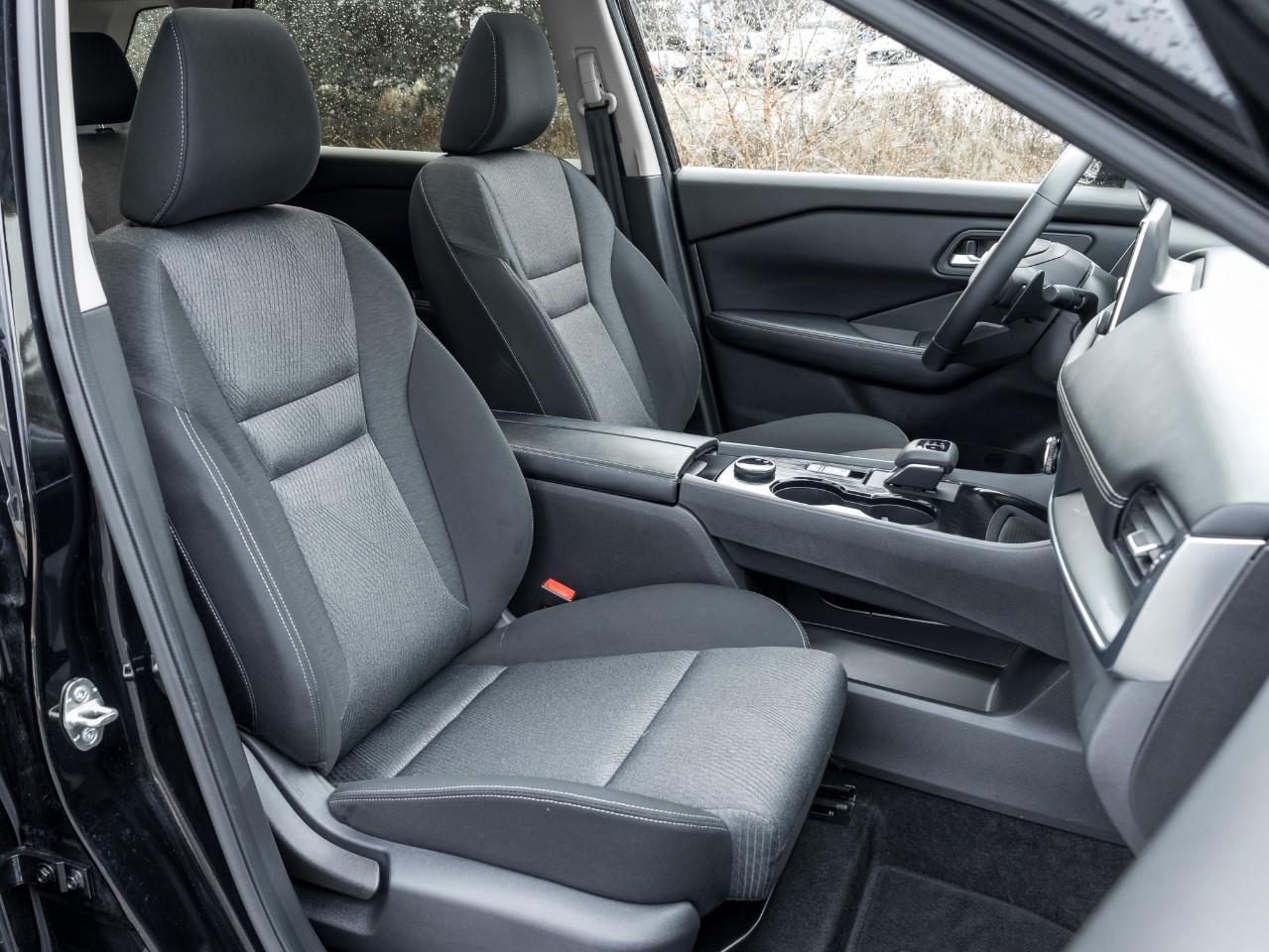 2025 Nissan Rogue SV MOONROOF Photo