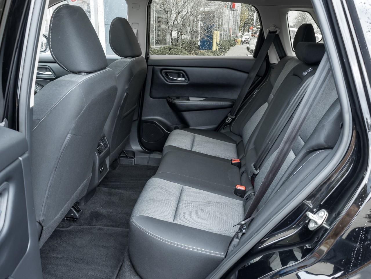 2025 Nissan Rogue SV MOONROOF Photo