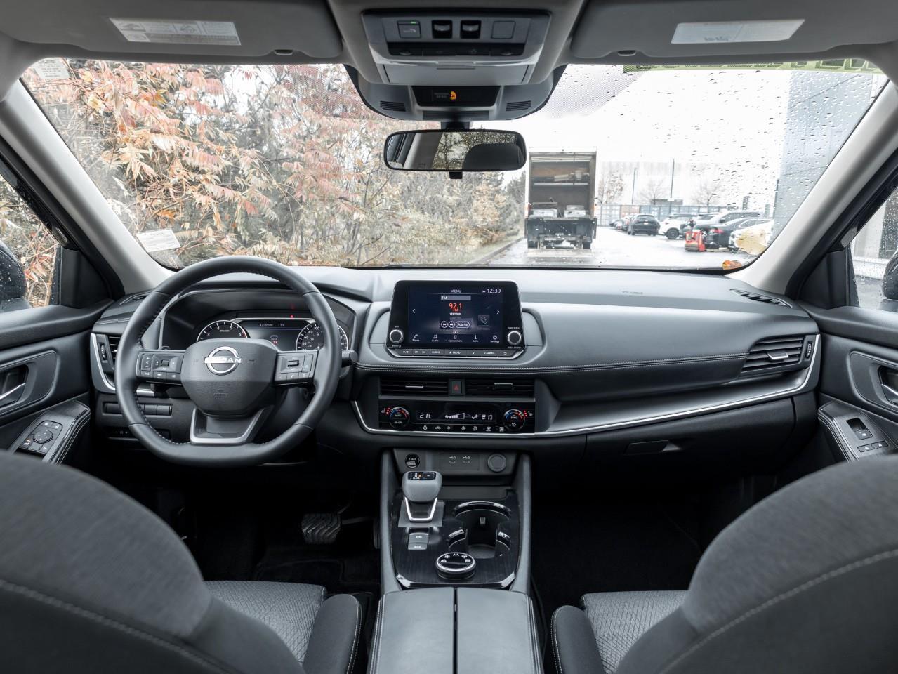 2025 Nissan Rogue SV MOONROOF Photo