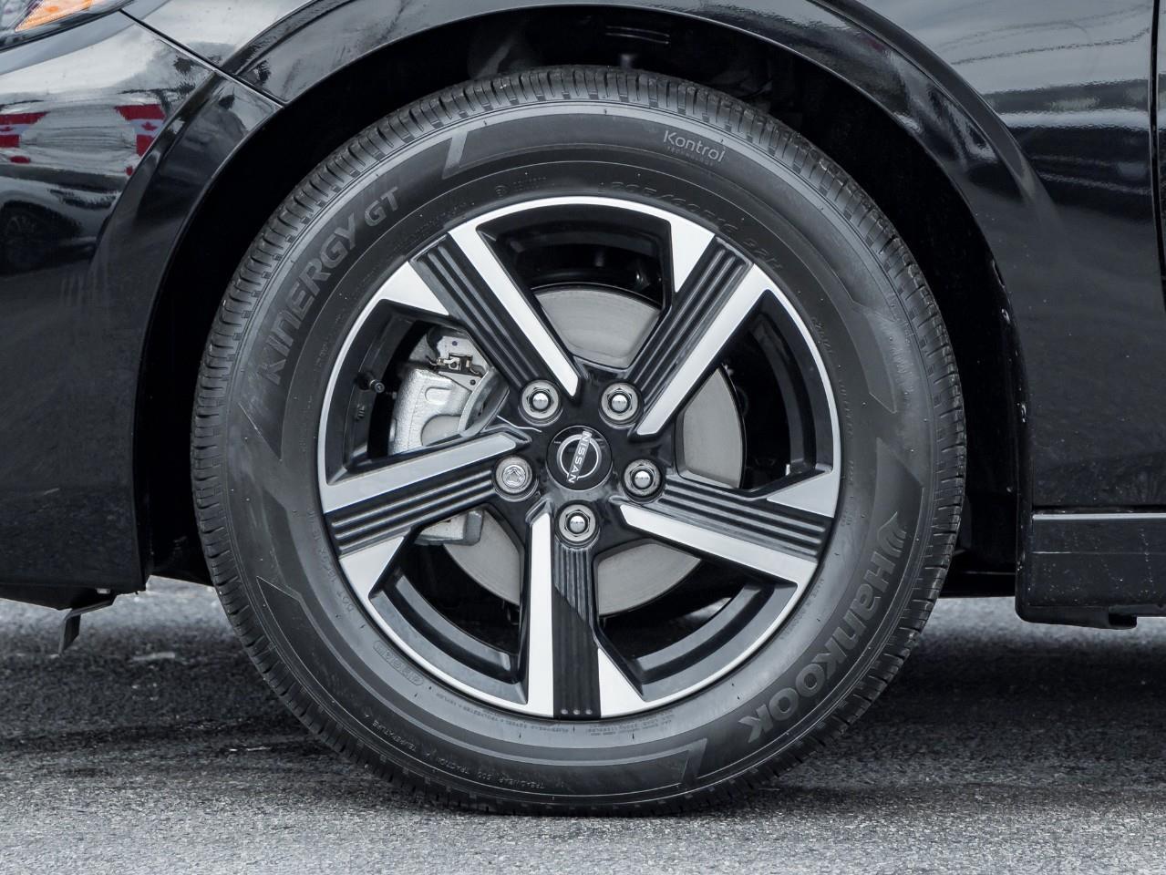 2025 Nissan Sentra SV Photo3