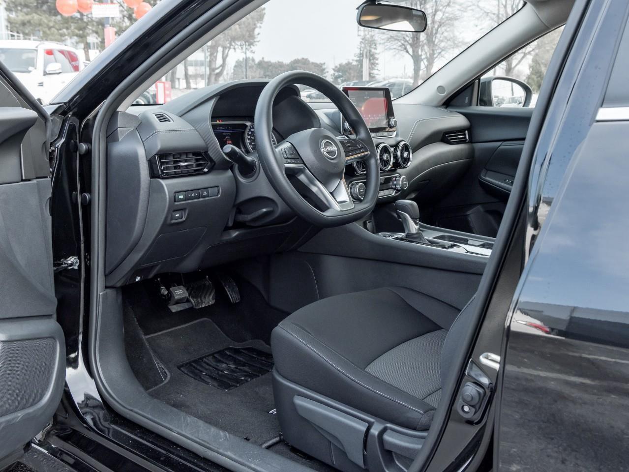 2025 Nissan Sentra SV Photo