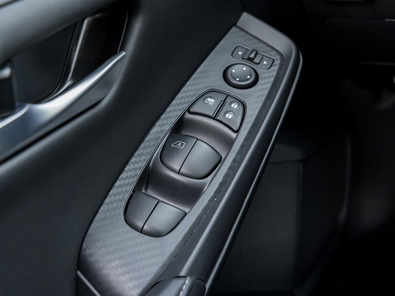 2025 Nissan Sentra SV Photo