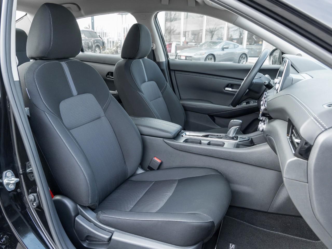 2025 Nissan Sentra SV Photo