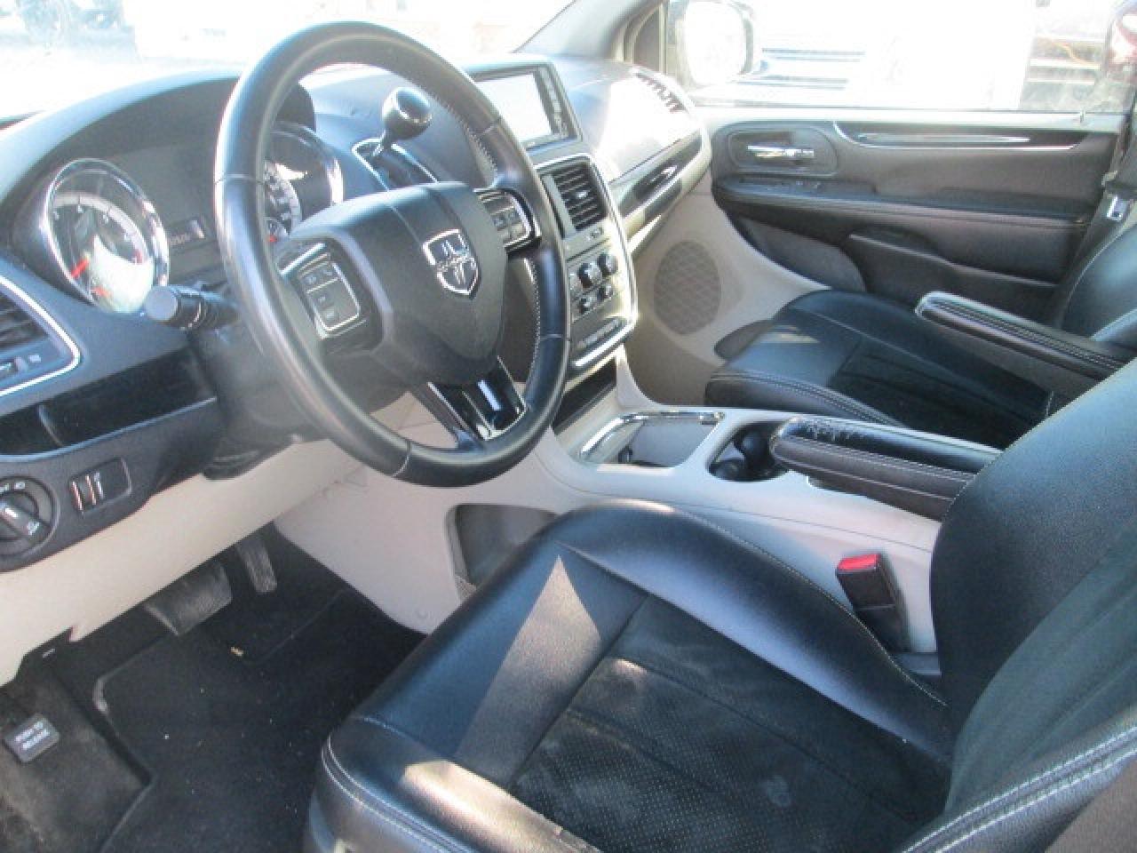 2017 Dodge Grand Caravan 4dr Wgn SXT Premium Plus, Leather, Navigation Photo4