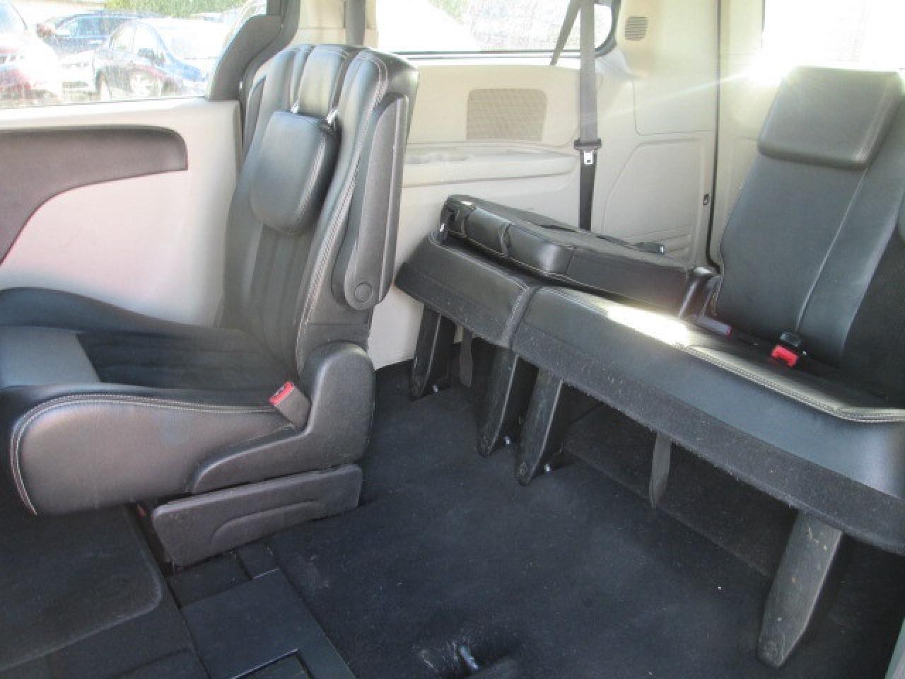 2017 Dodge Grand Caravan 4dr Wgn SXT Premium Plus, Leather, Navigation Photo