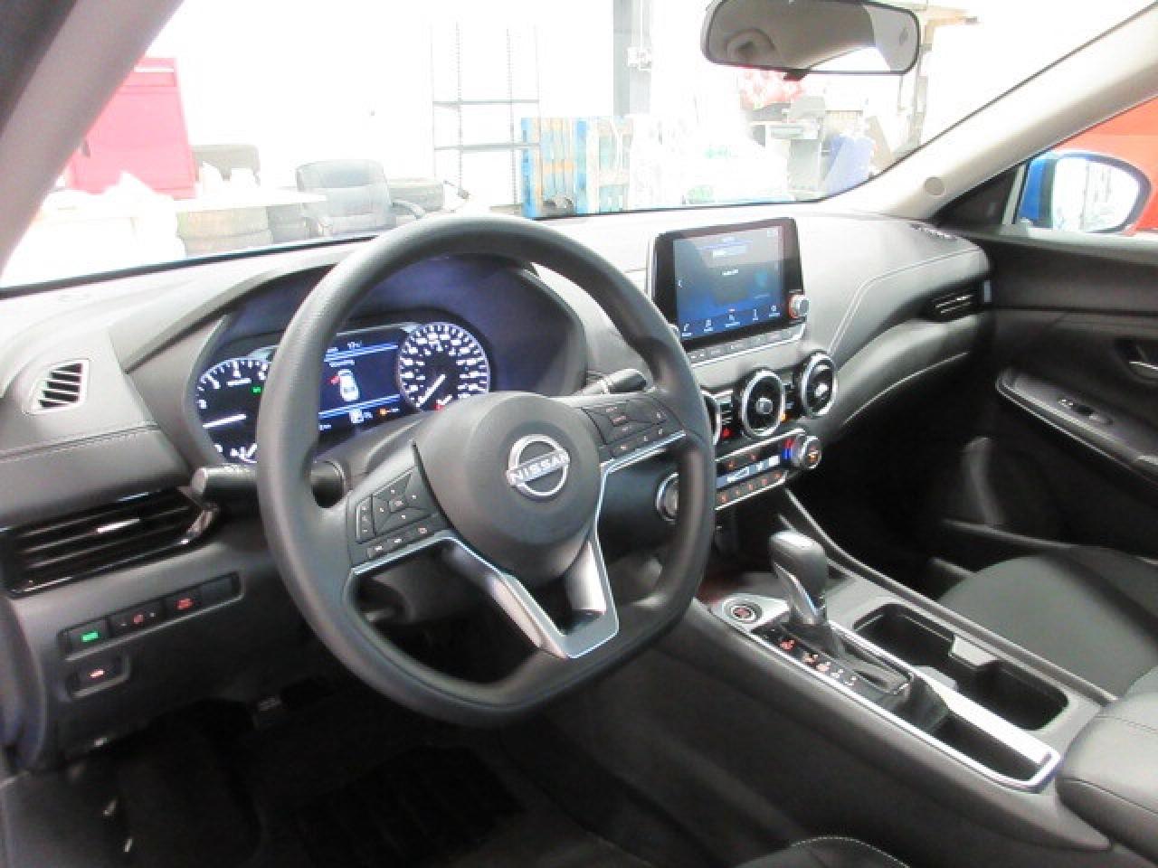 2024 Nissan Sentra SV, HTD. SEATS APPLE/ANDROID, BT, CAMERA, 3K! Photo