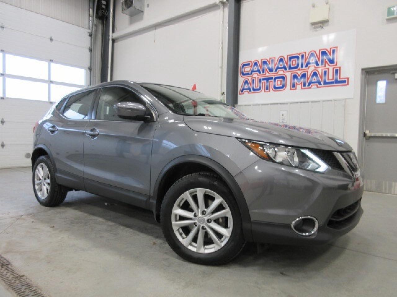 2018 Nissan Qashqai SV AWD, ROOF, HTD. SEATS, BT, CAMERA, 77K! Photo