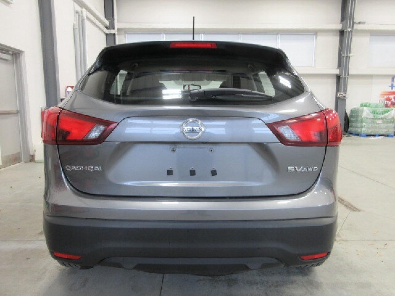 2018 Nissan Qashqai SV AWD, ROOF, HTD. SEATS, BT, CAMERA, 77K! Photo