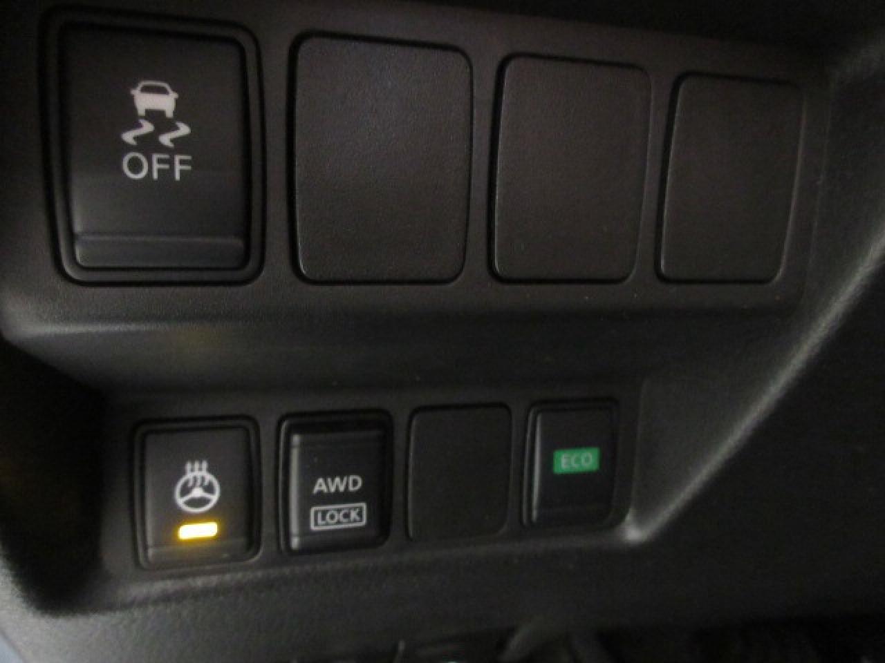 2018 Nissan Qashqai SV AWD, ROOF, HTD. SEATS, BT, CAMERA, 77K! Photo