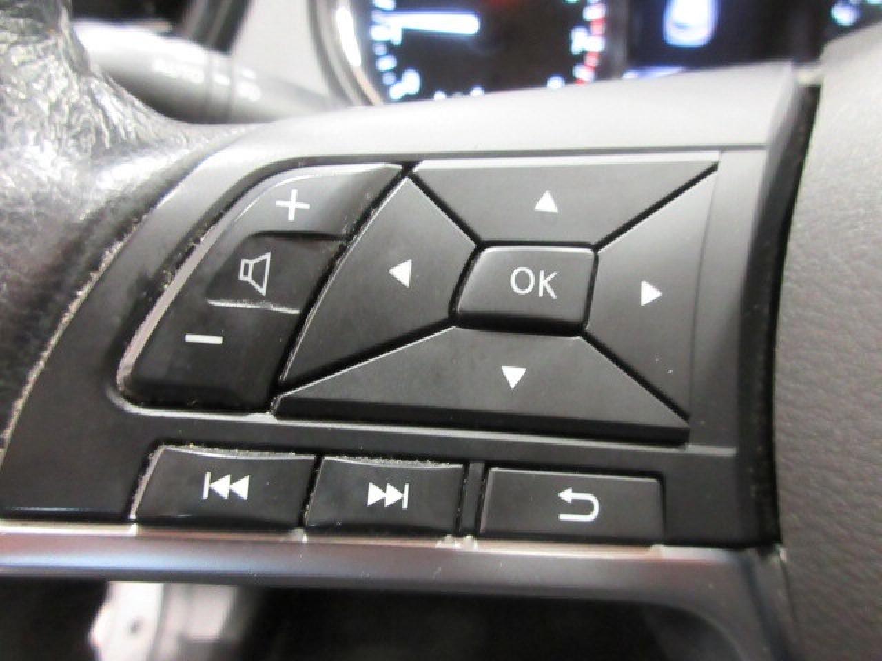 2018 Nissan Qashqai SV AWD, ROOF, HTD. SEATS, BT, CAMERA, 77K! Photo