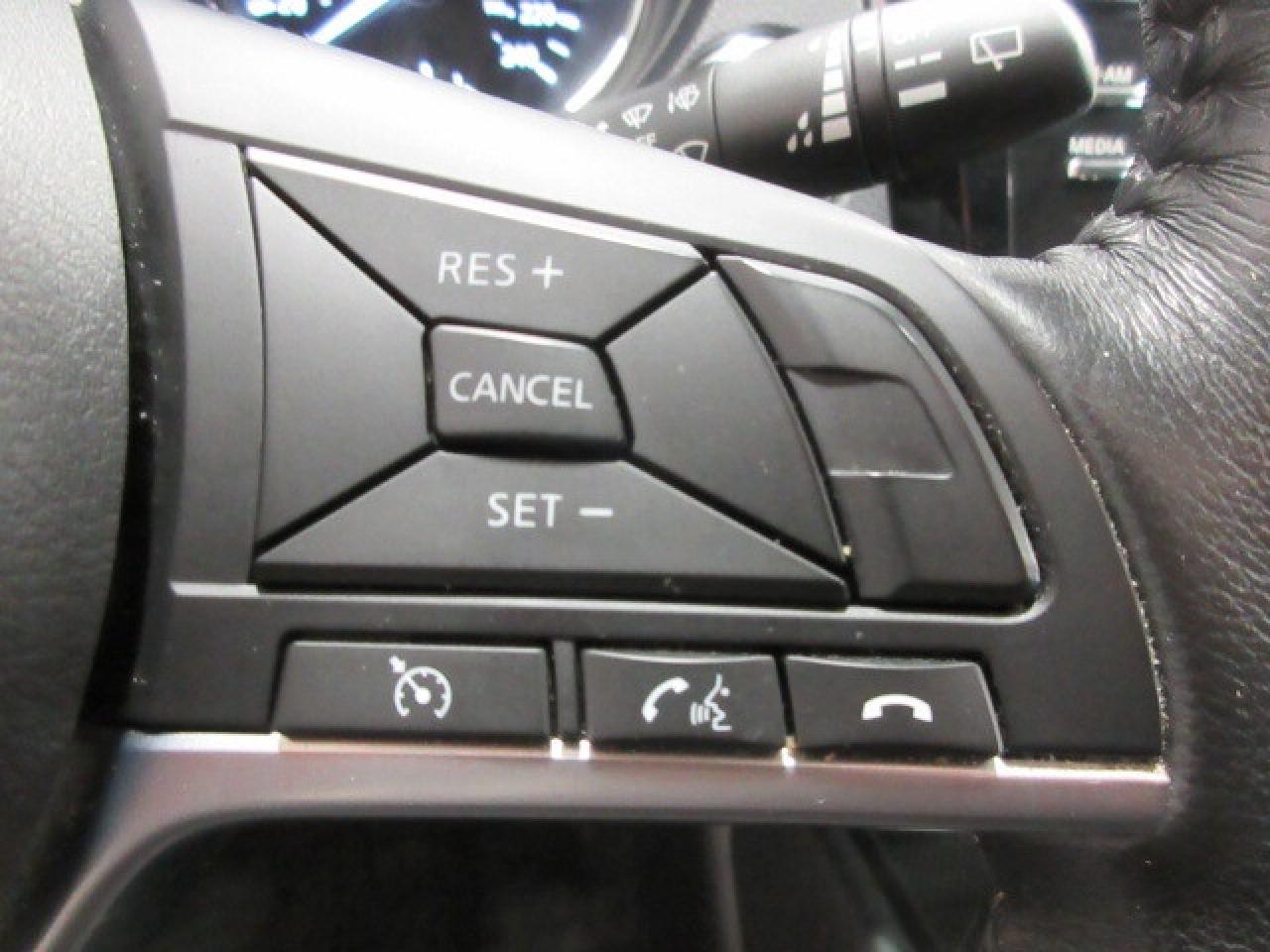 2018 Nissan Qashqai SV AWD, ROOF, HTD. SEATS, BT, CAMERA, 77K! Photo