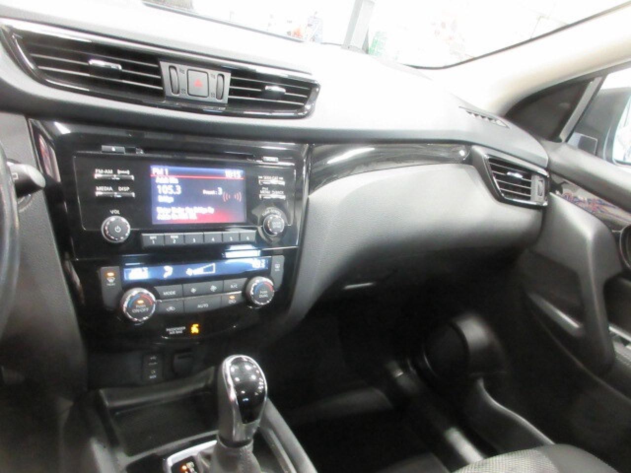 2018 Nissan Qashqai SV AWD, ROOF, HTD. SEATS, BT, CAMERA, 77K! Photo