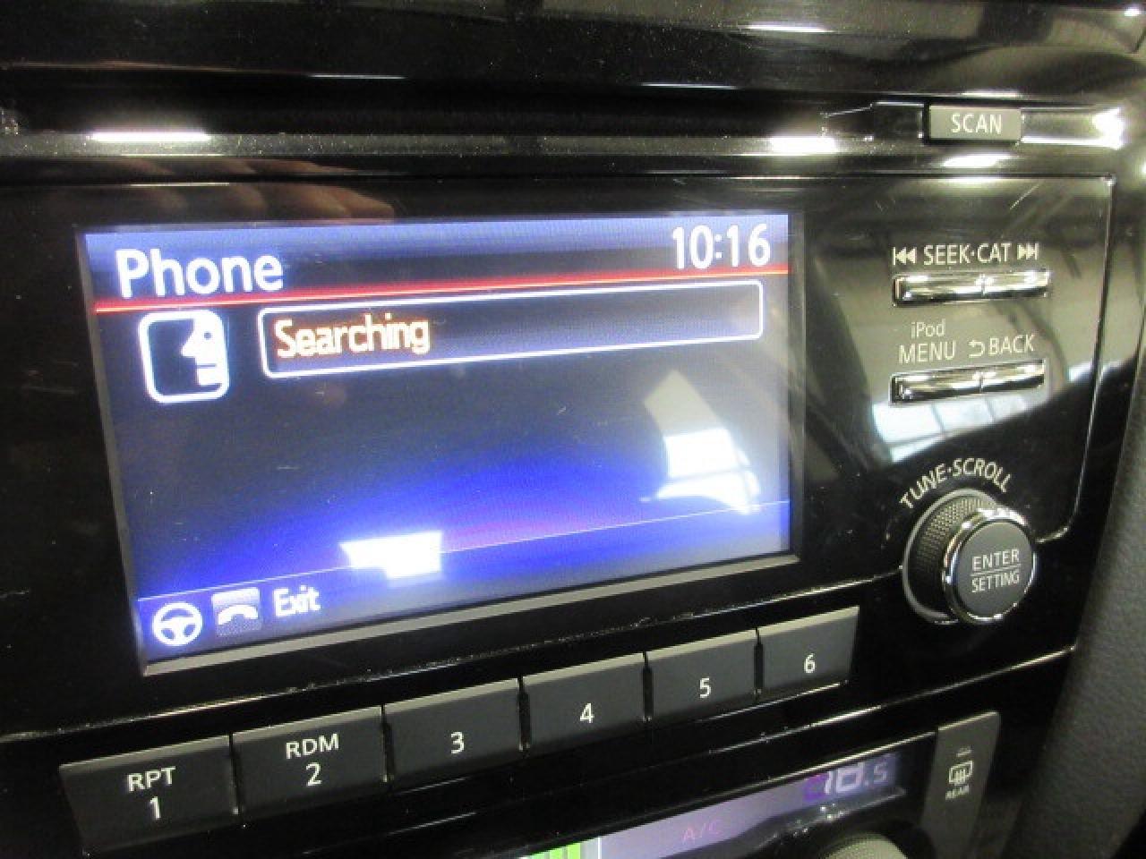 2018 Nissan Qashqai SV AWD, ROOF, HTD. SEATS, BT, CAMERA, 77K! Photo