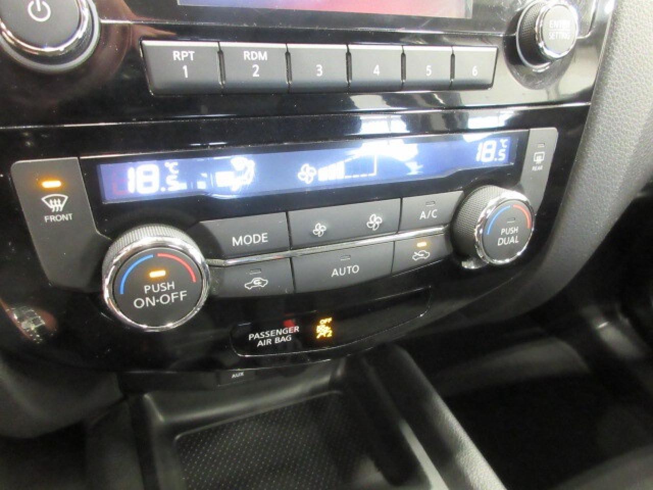 2018 Nissan Qashqai SV AWD, ROOF, HTD. SEATS, BT, CAMERA, 77K! Photo