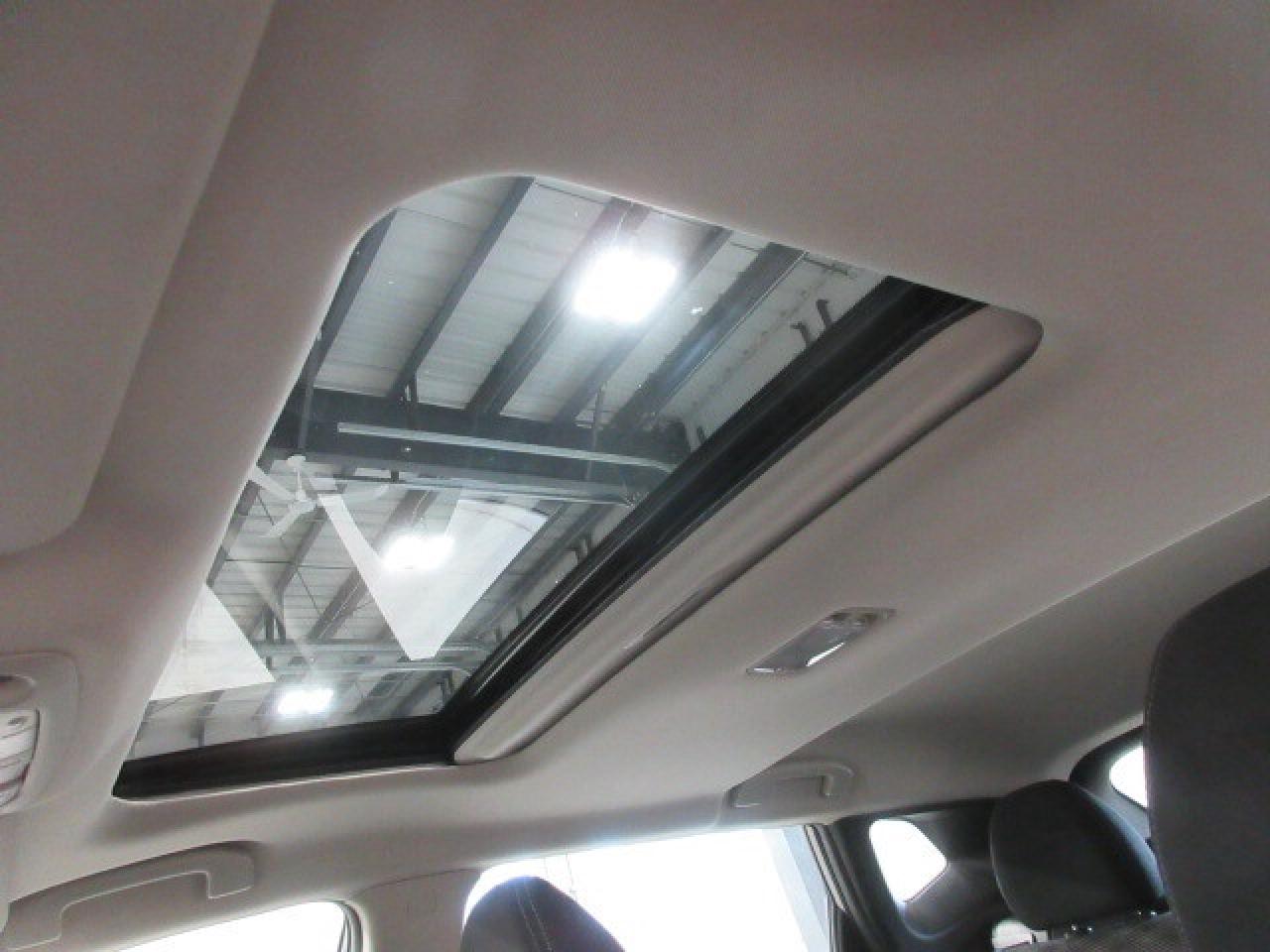 2018 Nissan Qashqai SV AWD, ROOF, HTD. SEATS, BT, CAMERA, 77K! Photo