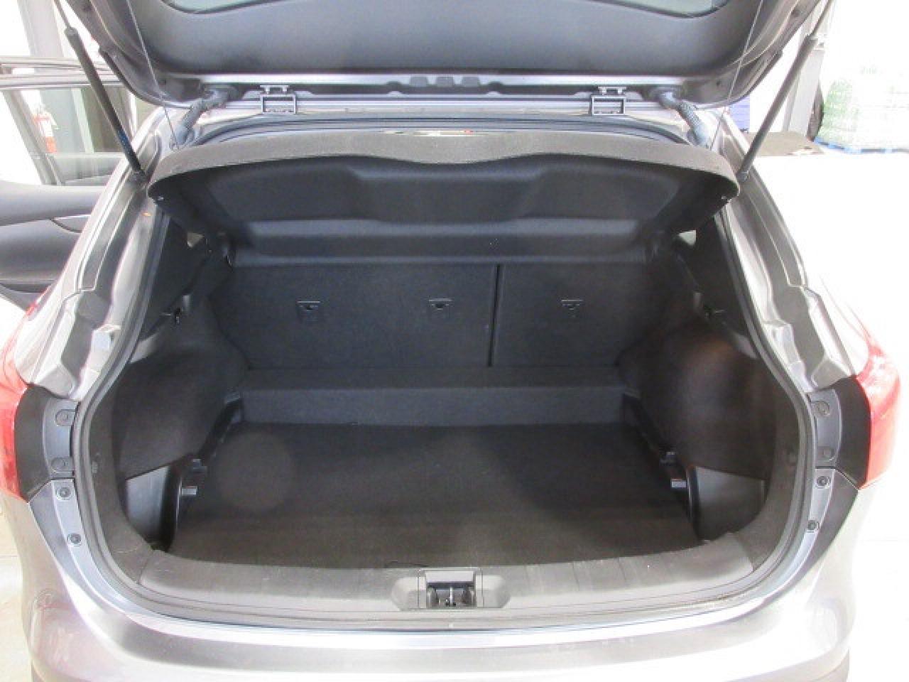 2018 Nissan Qashqai SV AWD, ROOF, HTD. SEATS, BT, CAMERA, 77K! Photo