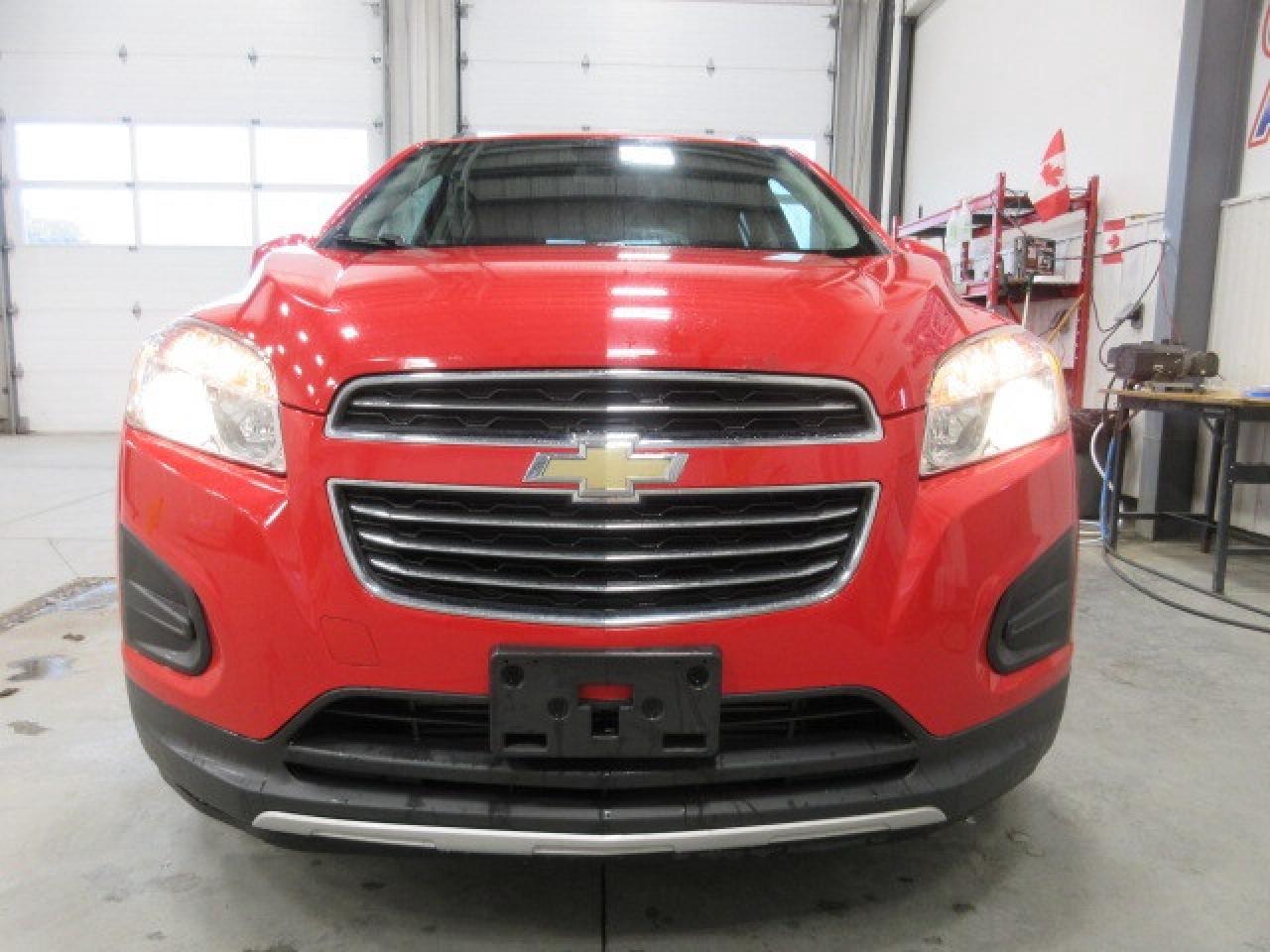2016 Chevrolet Trax LT AWD, ALLOYS, A/C, BT, CAMERA, 120K! Photo
