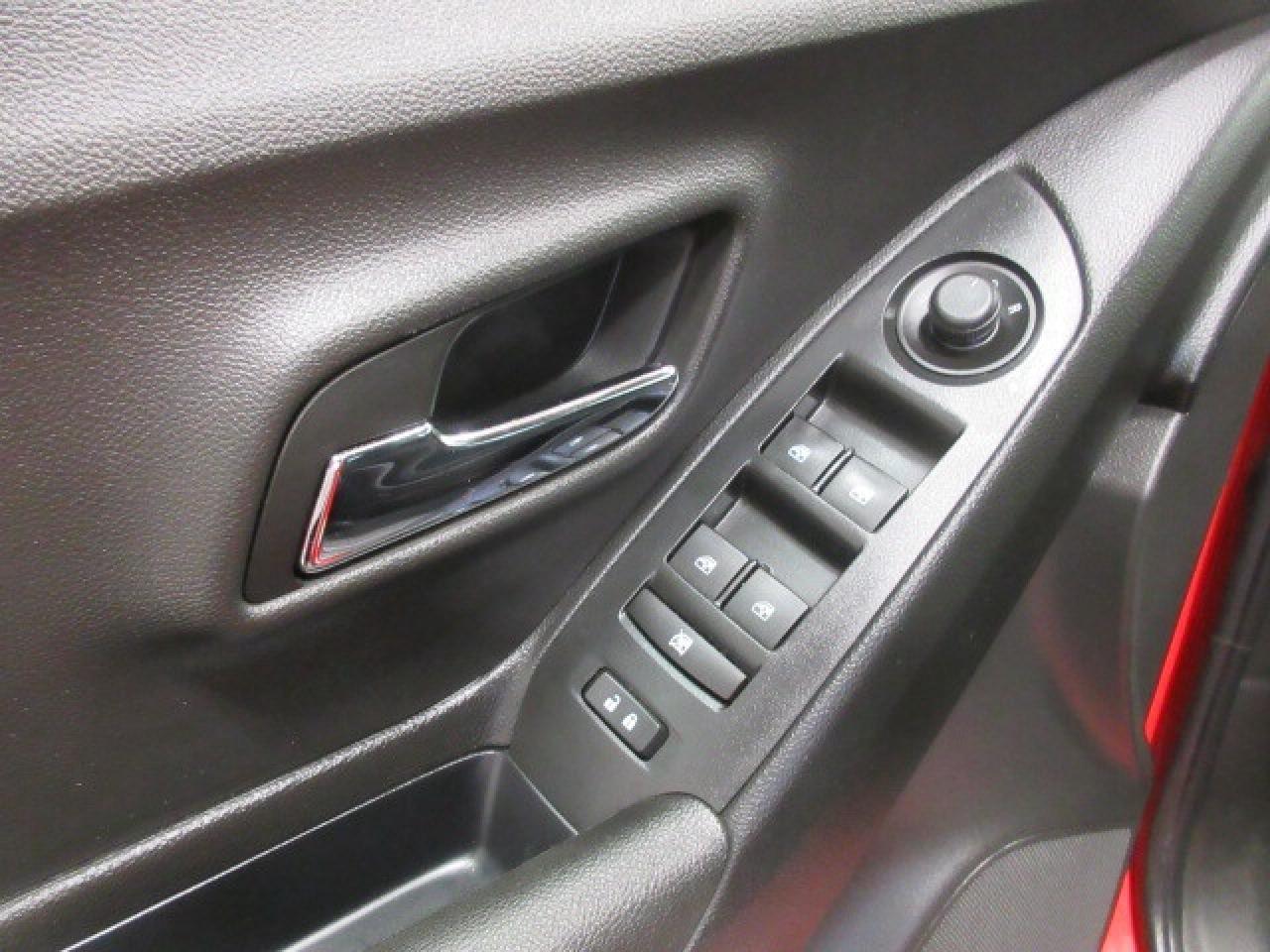 2016 Chevrolet Trax LT AWD, ALLOYS, A/C, BT, CAMERA, 120K! Photo