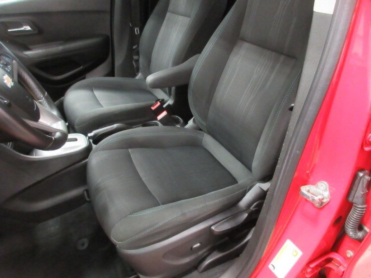 2016 Chevrolet Trax LT AWD, ALLOYS, A/C, BT, CAMERA, 120K! Photo