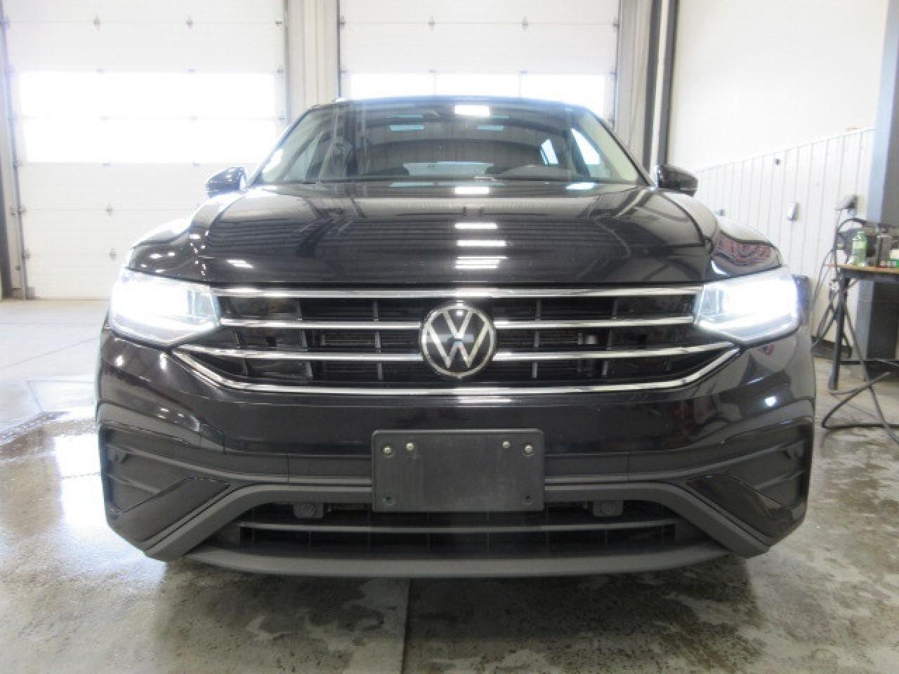 2022 Volkswagen Tiguan COMFORTLINE AWD, ROOF, HTD. LEATHER, 81K! Photo2