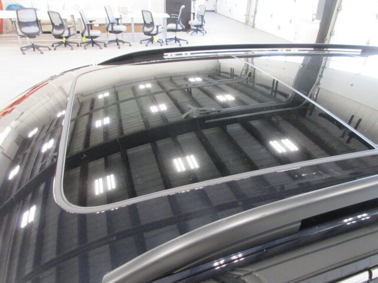 2022 Volkswagen Tiguan COMFORTLINE AWD, ROOF, HTD. LEATHER, 81K! Photo