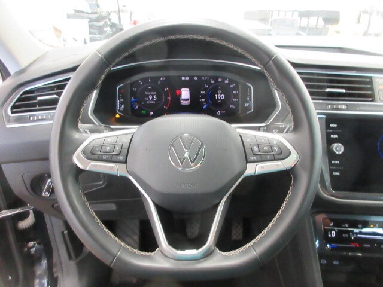 2022 Volkswagen Tiguan COMFORTLINE AWD, ROOF, HTD. LEATHER, 81K! Photo