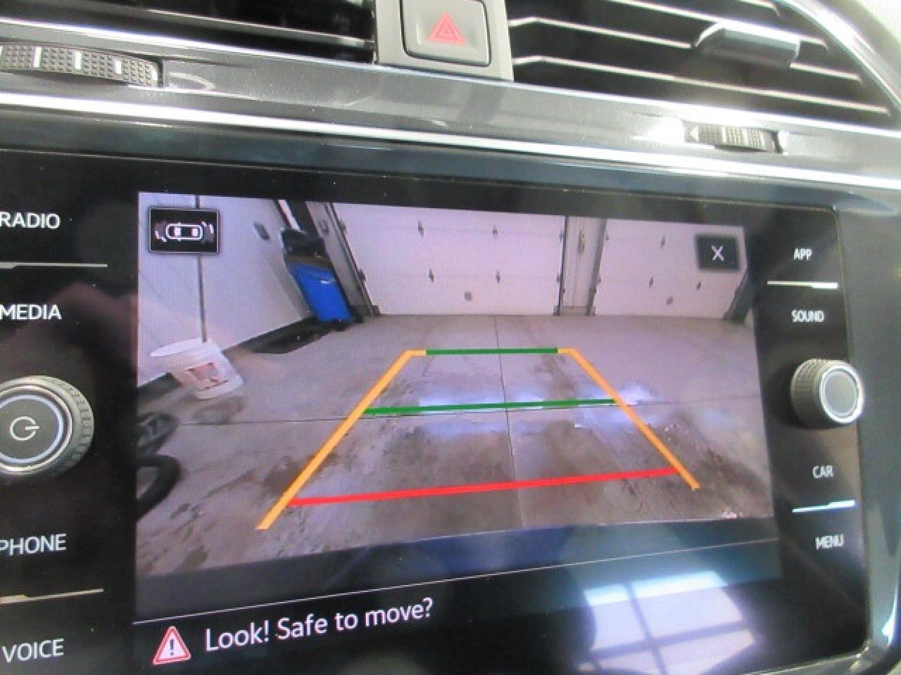 2022 Volkswagen Tiguan COMFORTLINE AWD, ROOF, HTD. LEATHER, 81K! Photo