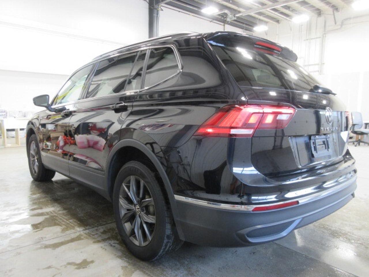 2022 Volkswagen Tiguan COMFORTLINE AWD, ROOF, HTD. LEATHER, 81K! Photo4